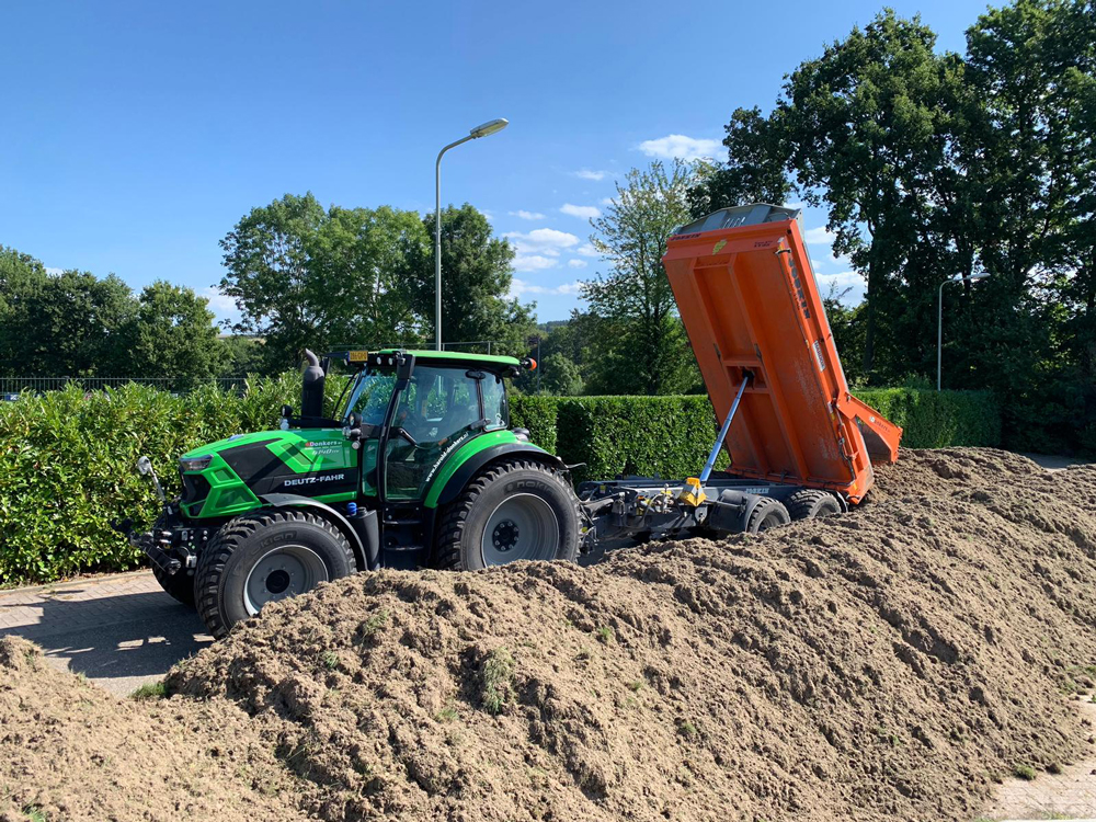 Voetbalveld-Vaals-afvoer-grond-1